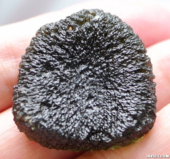 狼大~麻烦帮忙鉴定捷克陨石,其能量以及灵性,非常感谢!