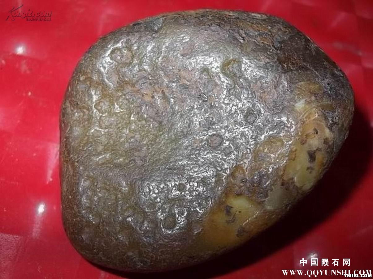 这个是玛瑙陨石吗,它有熔壳吗?